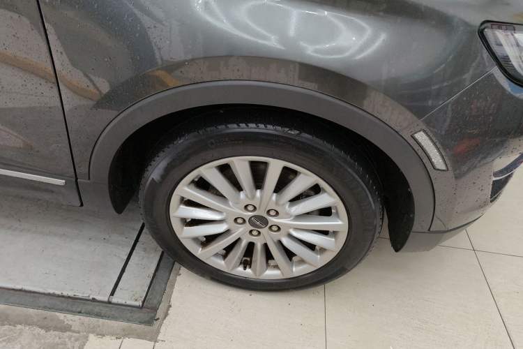 Used Lincoln MKC 2019 2.0T Two-Wheel Drive Luxury Edition China V Standard Right Front Wheel Hub