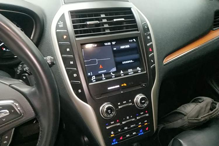 Used Lincoln MKC 2019 2.0T Two-Wheel Drive Zunya Version China VI Standard Audio And AC Panel