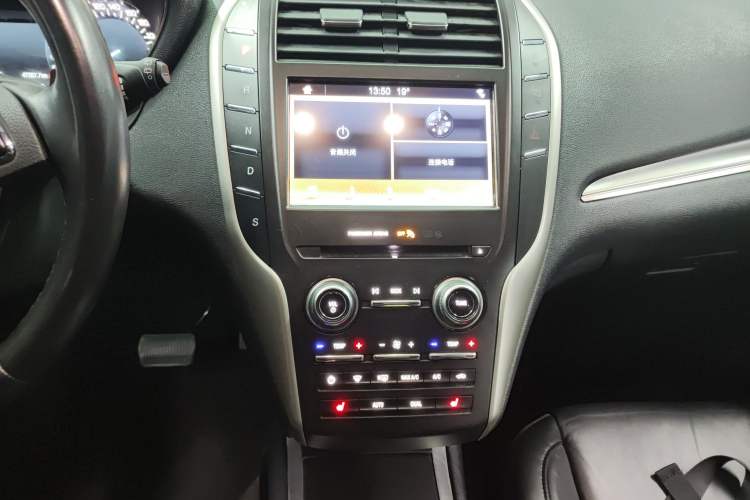 Used Lincoln MKC 2019 2.0T Two-Wheel Drive Luxury Edition China VI Standard Audio And AC Panel