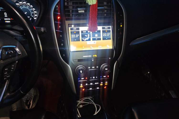 Used Lincoln MKC 2019 2.0T Two-Wheel Drive Luxury Edition China VI Standard Audio And AC Panel