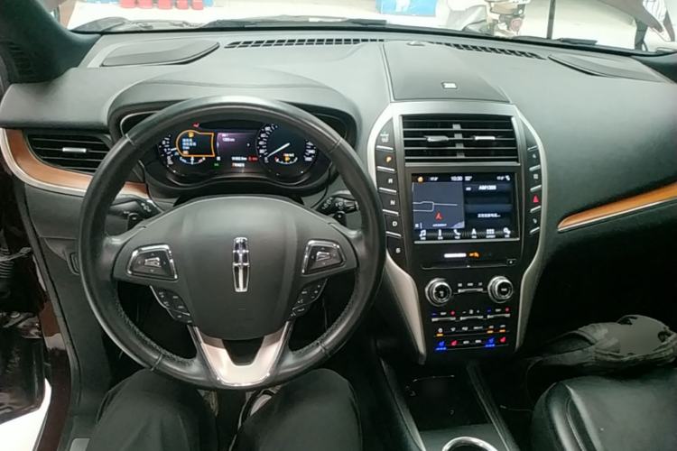 Used Lincoln MKC 2019 2.0T Two-Wheel Drive Zunya Version China VI Standard Center Console