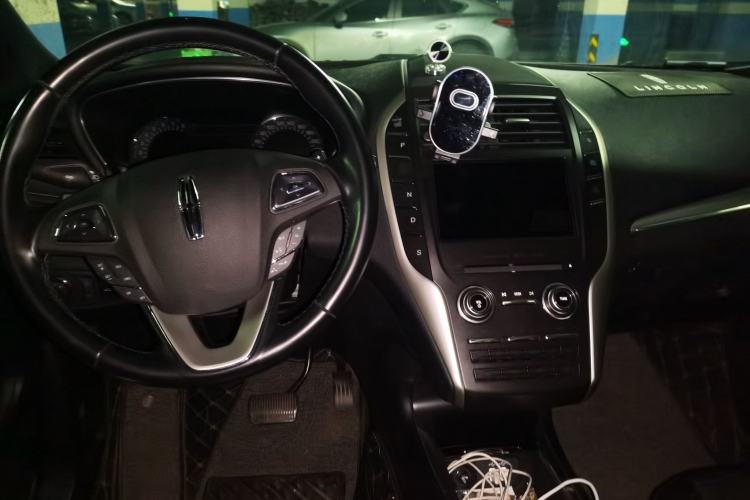 Used Lincoln MKC 2019 2.0T Two-Wheel Drive Luxury Edition China VI Standard Center Console