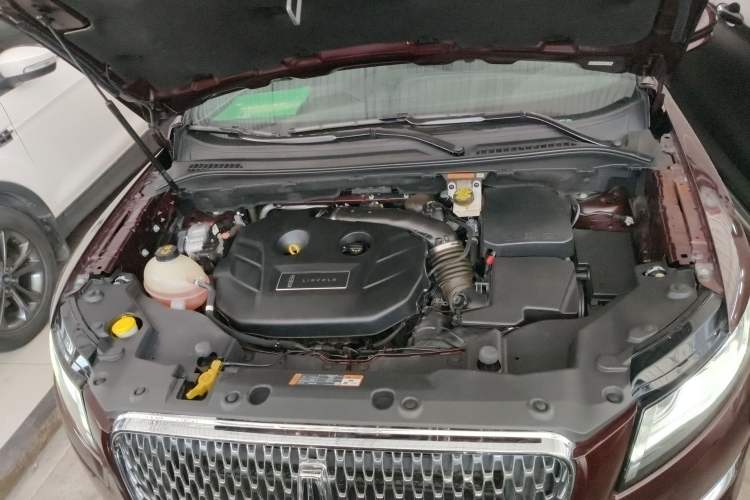 Used Lincoln MKC 2019 2.0T Two-Wheel Drive Luxury Edition China VI Standard Engine Bay