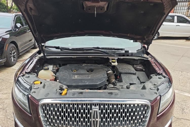 Used Lincoln MKC 2019 2.0T Two-Wheel-Drive Zunya Version China V Emission Standard Engine Bay