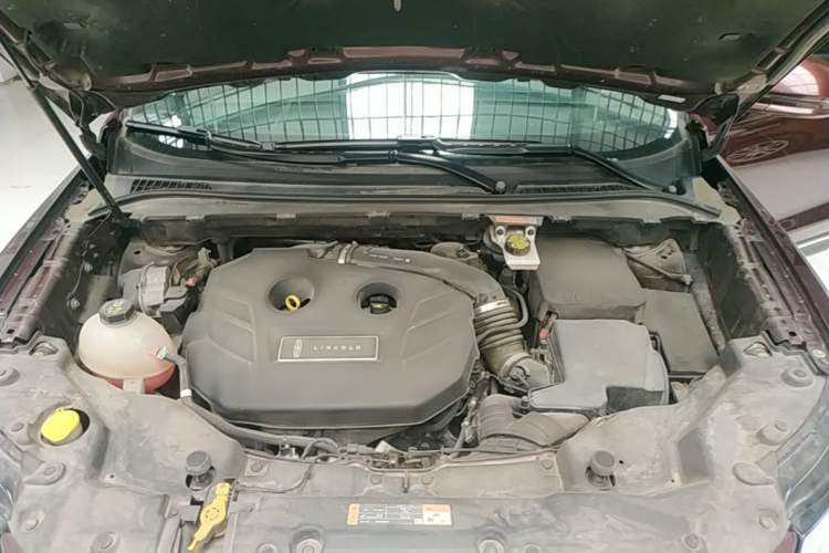 Used Lincoln MKC 2019 2.0T Two-Wheel Drive Zunya Version China VI Standard Engine Bay