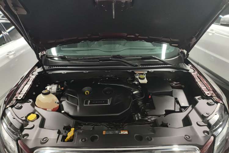 Used Lincoln MKC 2019 2.0T Two-Wheel Drive Luxury Edition China VI Standard Engine Bay