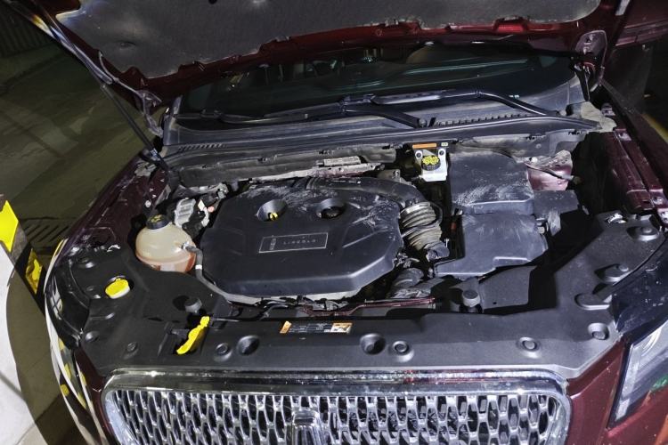 Used Lincoln MKC 2019 2.0T Two-Wheel Drive Luxury Edition China VI Standard Engine Bay