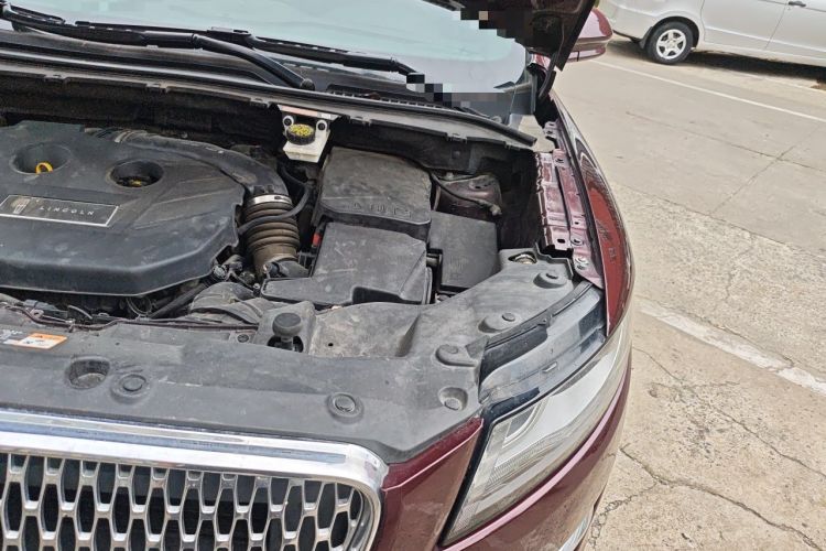 Used Lincoln MKC 2019 2.0T Two-Wheel-Drive Zunya Version China V Emission Standard Engine Bay Left