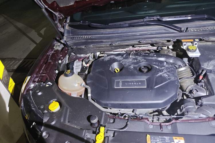 Used Lincoln MKC 2019 2.0T Two-Wheel Drive Luxury Edition China VI Standard Engine Bay Right