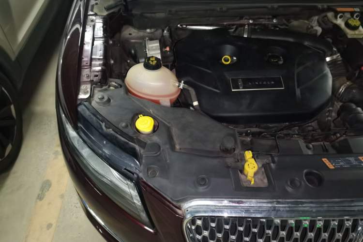 Used Lincoln MKC 2019 2.0T Two-Wheel Drive Luxury Edition China VI Standard Engine Bay Right