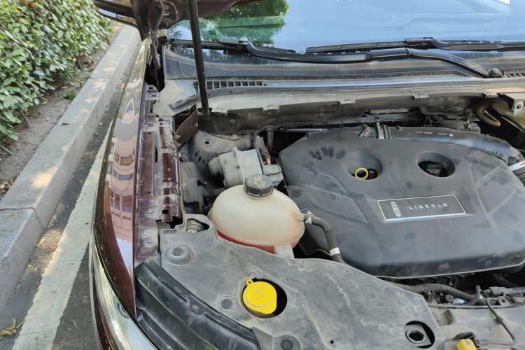 Used Lincoln MKC 2019 2.0T Two-Wheel Drive Luxury Edition China VI Standard Engine Bay Right