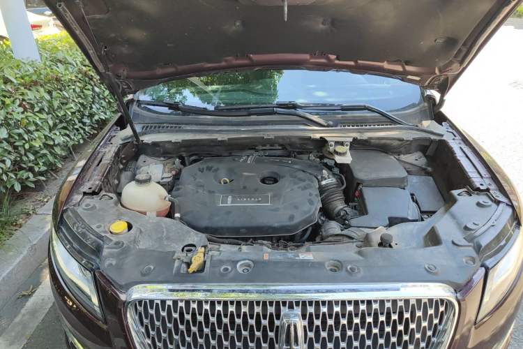 Used Lincoln MKC 2019 2.0T Two-Wheel Drive Luxury Edition China VI Standard Engine Bay