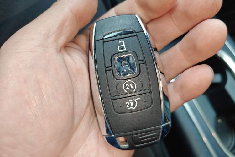 Used Lincoln MKC 2019 2.0T Two-Wheel Drive Luxury Edition China VI Standard Interior 1