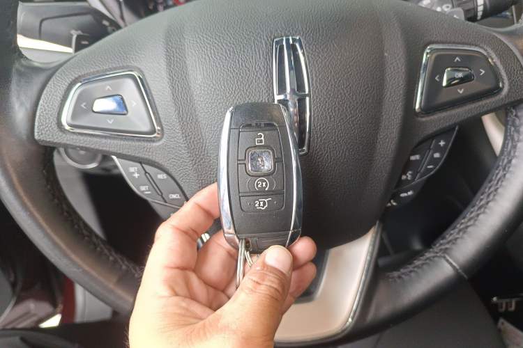 Used Lincoln MKC 2019 2.0T Two-Wheel Drive Luxury Edition China VI Standard Interior 1