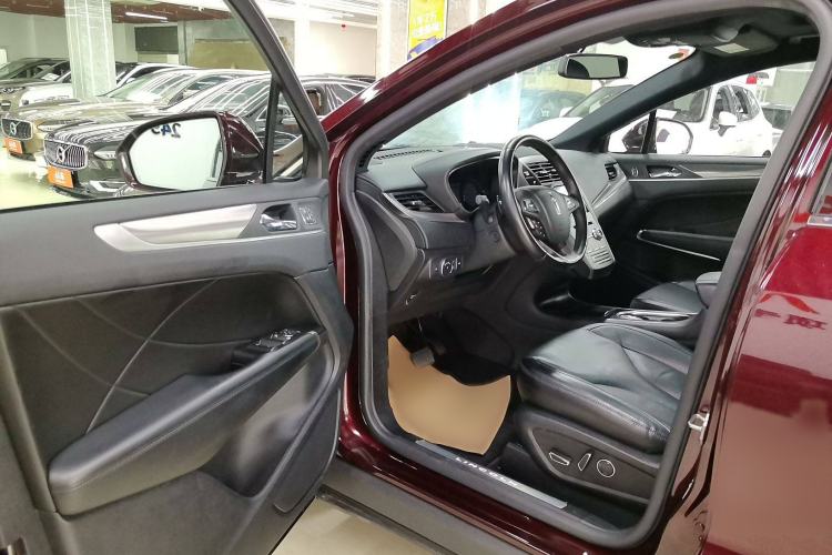 Used Lincoln MKC 2019 2.0T Two-Wheel Drive Luxury Edition China VI Standard Interior 2