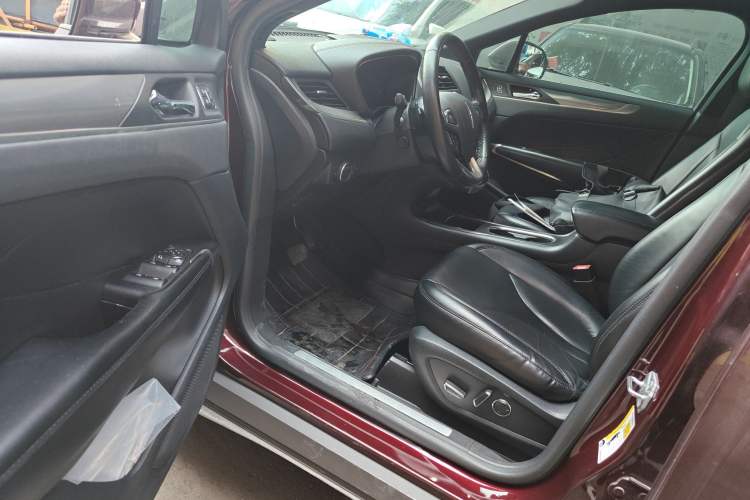 Used Lincoln MKC 2019 2.0T Two-Wheel Drive Luxury Edition China VI Standard Interior 3