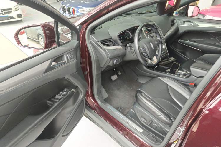 Used Lincoln MKC 2019 2.0T Two-Wheel Drive Luxury Edition China VI Standard Interior 3