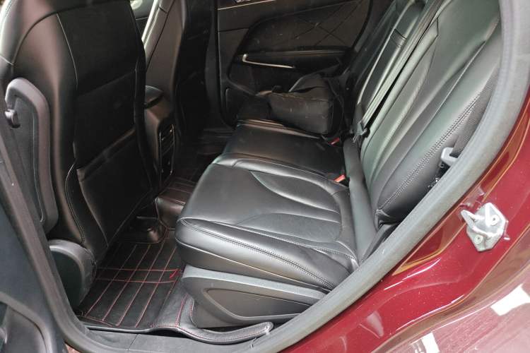 Used Lincoln MKC 2019 2.0T Two-Wheel Drive Luxury Edition China VI Standard Interior 4