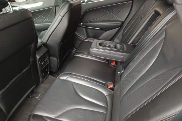 Used Lincoln MKC 2019 2.0T Two-Wheel Drive Luxury Edition China VI Standard Interior 4