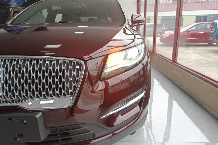 Used Lincoln MKC 2019 2.0T Two-Wheel Drive Luxury Edition China VI Standard Left Front Headlight