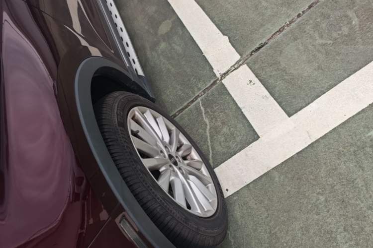 Used Lincoln MKC 2019 2.0T Two-Wheel Drive Luxury Edition China VI Standard Left Front Wheel Hub