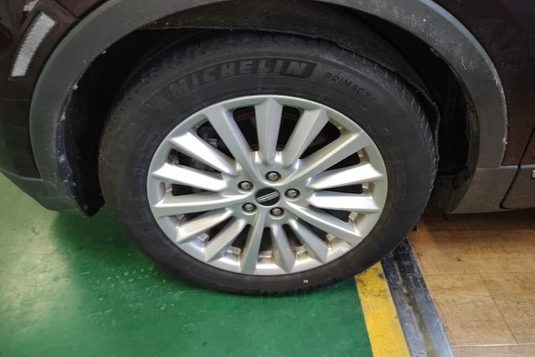 Used Lincoln MKC 2019 2.0T Two-Wheel Drive Luxury Edition China V Standard Left Front Wheel Hub