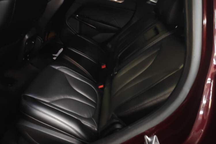 Used Lincoln MKC 2019 2.0T Two-Wheel Drive Luxury Edition China V Standard Left Rear Seat
