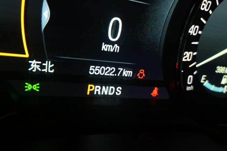 Used Lincoln MKC 2019 2.0T Two-Wheel Drive Luxury Edition China VI Standard Odometer Close Up