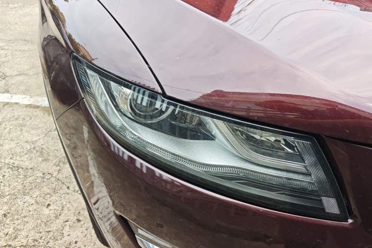 Used Lincoln MKC 2019 2.0T Two-Wheel-Drive Zunya Version China V Emission Standard Right Front Headlight