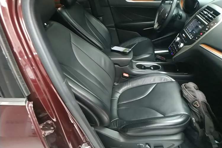 Used Lincoln MKC 2019 2.0T Two-Wheel Drive Zunya Version China VI Standard Right Front Seat