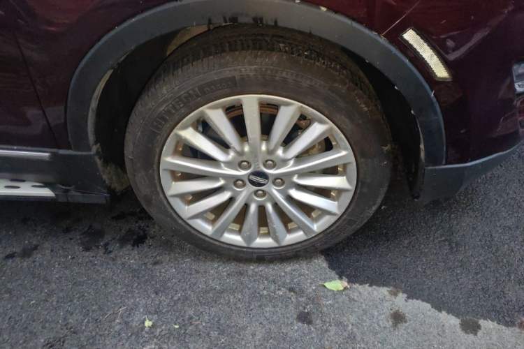Used Lincoln MKC 2019 2.0T Two-Wheel Drive Luxury Edition China VI Standard Right Front Wheel Hub