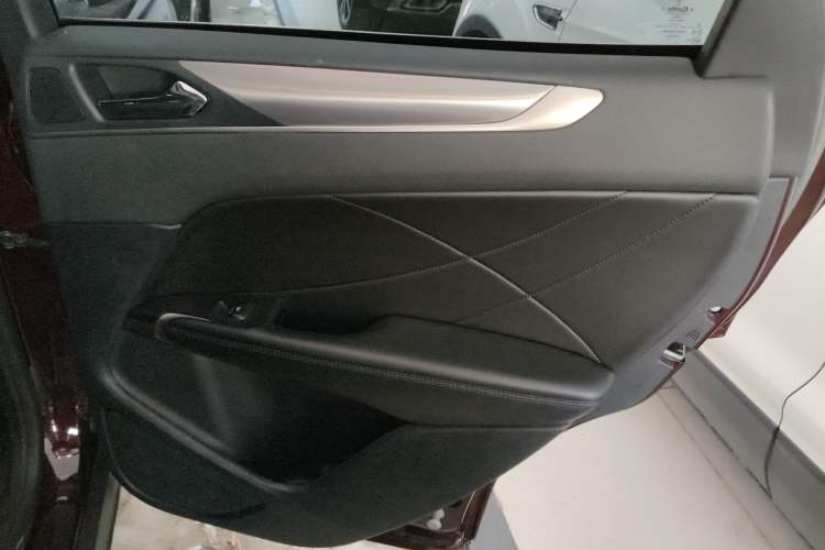 Used Lincoln MKC 2019 2.0T Two-Wheel Drive Luxury Edition China VI Standard Right Rear Door Interior