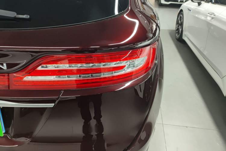 Used Lincoln MKC 2019 2.0T Two-Wheel Drive Luxury Edition China VI Standard Right Rear Taillight