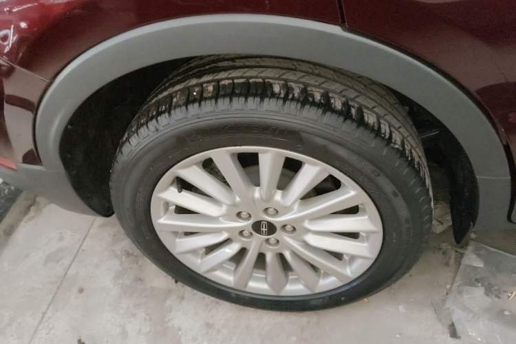 Used Lincoln MKC 2019 2.0T Two-Wheel Drive Luxury Edition China VI Standard Right Rear Wheel Hub