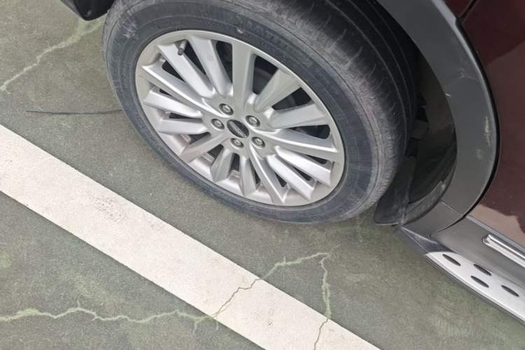 Used Lincoln MKC 2019 2.0T Two-Wheel Drive Luxury Edition China VI Standard Right Rear Wheel Hub