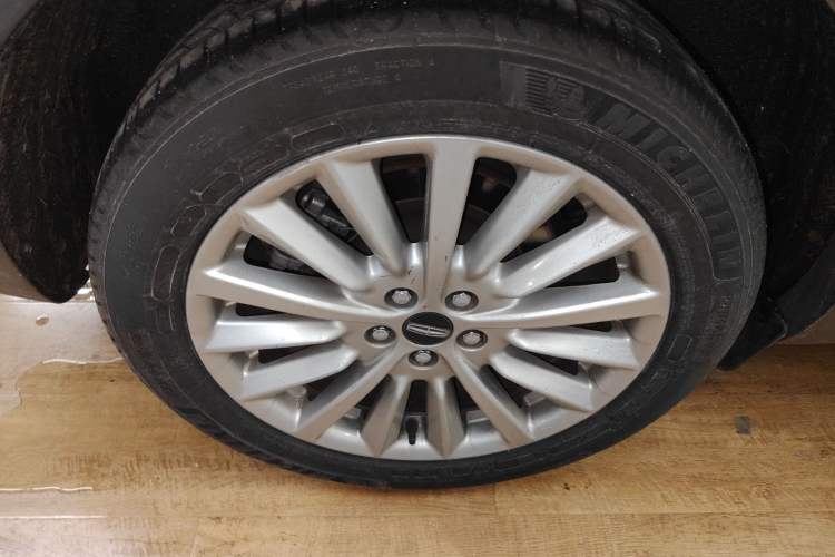 Used Lincoln MKC 2019 2.0T Two-Wheel Drive Luxury Edition China V Standard Right Rear Wheel Hub