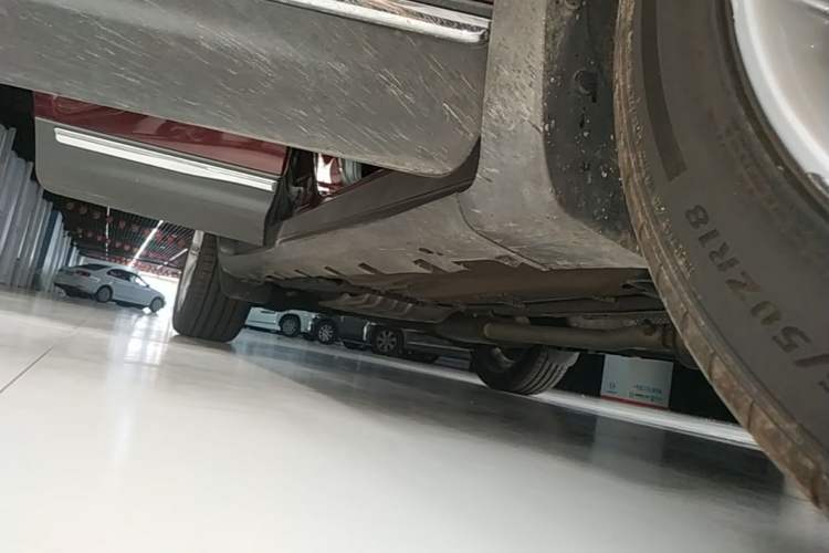Used Lincoln MKC 2019 2.0T Two-Wheel Drive Zunya Version China VI Standard Right Side Sill