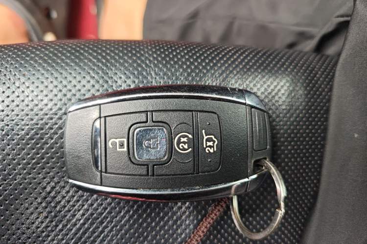 Used Lincoln MKC 2019 2.0T Two-Wheel-Drive Zunya Version China V Emission Standard Vehicle Key