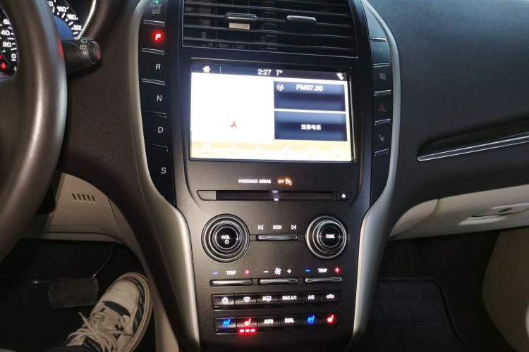 Used Lincoln MKC 2019 2.0T Two-Wheel Drive Zunya Version China VI Standard Audio And AC Panel