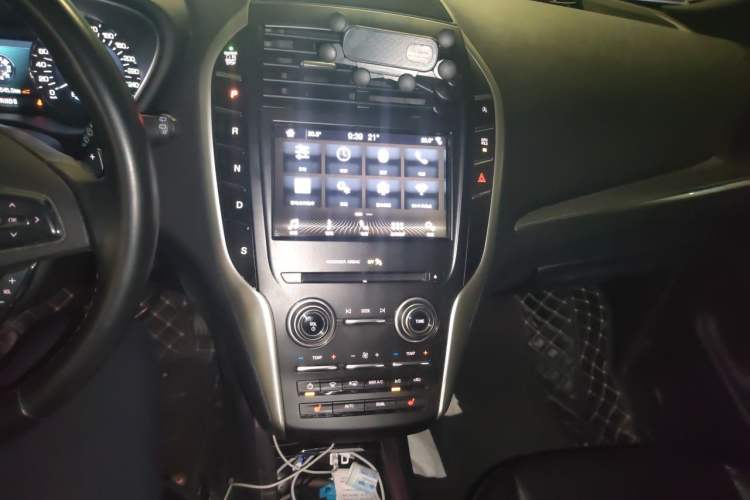 Used Lincoln MKC 2019 2.0T Two-Wheel Drive Luxury Edition China VI Standard Audio And AC Panel