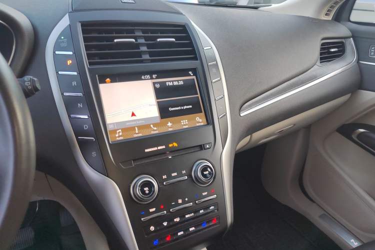 Used Lincoln MKC 2019 2.0T Two-Wheel Drive Zunya Version China VI Standard Audio And AC Panel