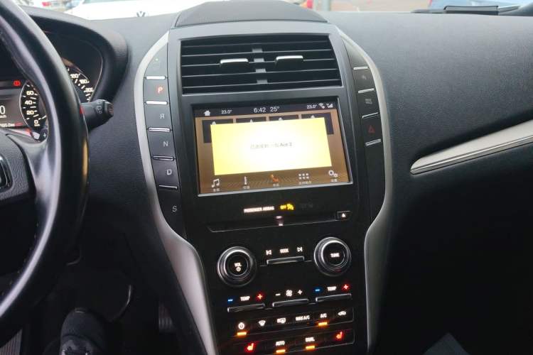 Used Lincoln MKC 2019 2.0T Two-Wheel Drive Luxury Edition China VI Standard Audio And AC Panel