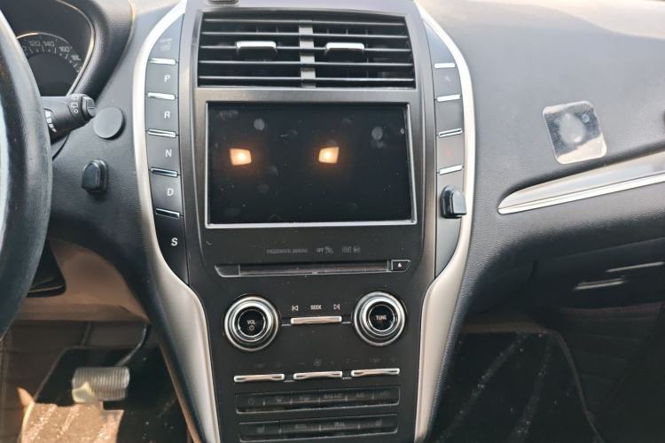 Used Lincoln MKC 2019 2.0T Two-Wheel Drive Luxury Edition China V Standard Audio And AC Panel