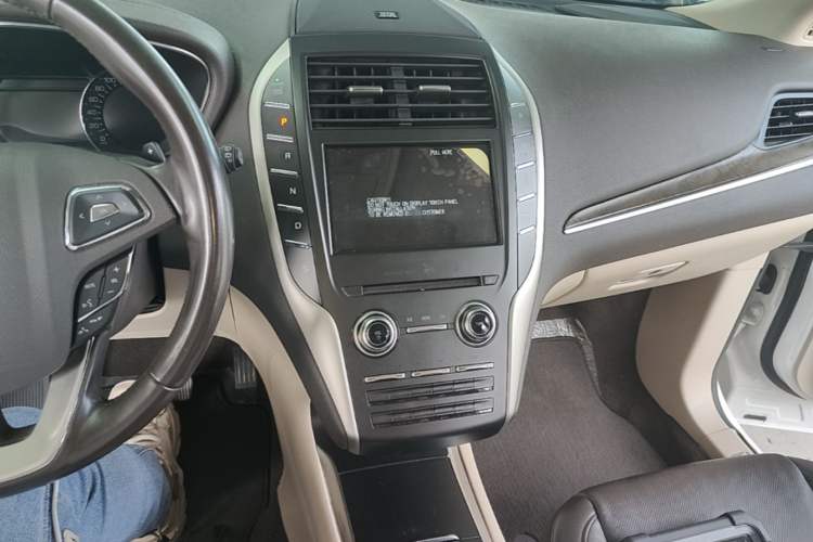Used Lincoln MKC 2019 2.0T Two-Wheel Drive Zunya Version China VI Standard Audio And AC Panel