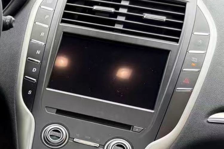 Used Lincoln MKC 2019 2.0T Two-Wheel Drive Luxury Edition China VI Standard Audio And AC Panel