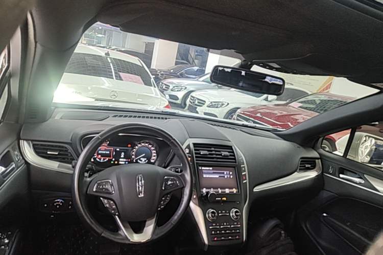 Used Lincoln MKC 2019 2.0T Two-Wheel Drive Luxury Edition China VI Standard Center Console