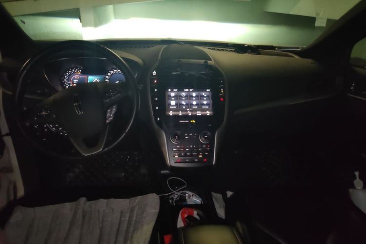 Used Lincoln MKC 2019 2.0T Two-Wheel Drive Luxury Edition China VI Standard Center Console