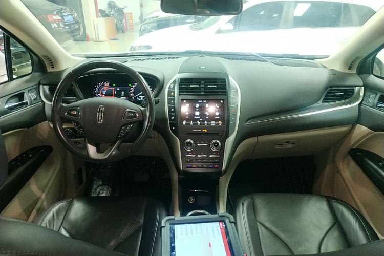 Used Lincoln MKC 2019 2.0T Two-Wheel Drive Zunya Version China VI Standard Center Console