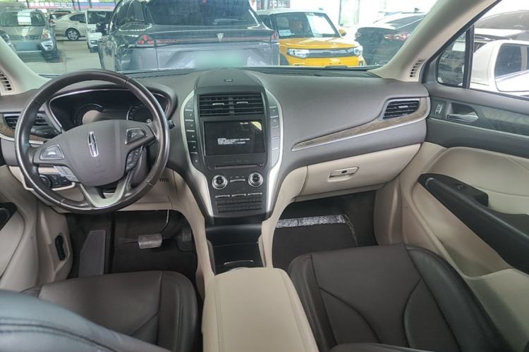 Used Lincoln MKC 2019 2.0T Two-Wheel Drive Zunya Version China VI Standard Center Console