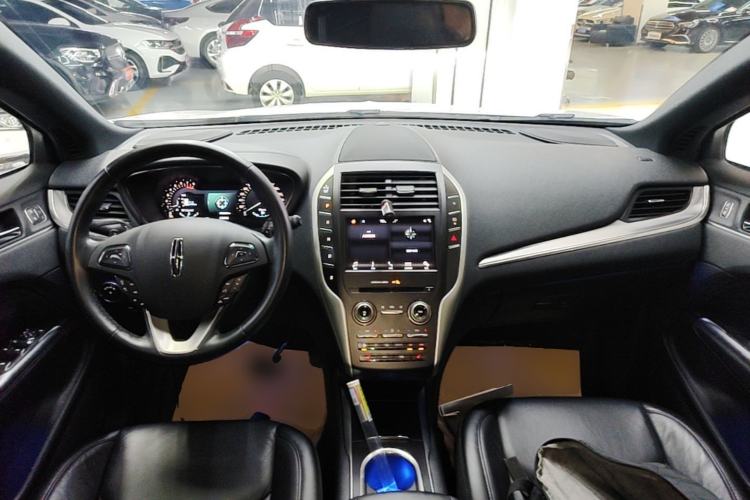 Used Lincoln MKC 2019 2.0T Two-Wheel Drive Luxury Edition China VI Standard Center Console